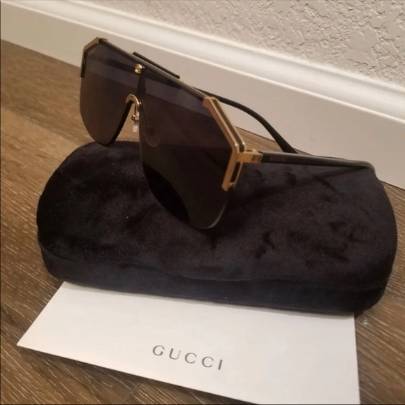 Gucci Sunglasses - Picture 2 of 15